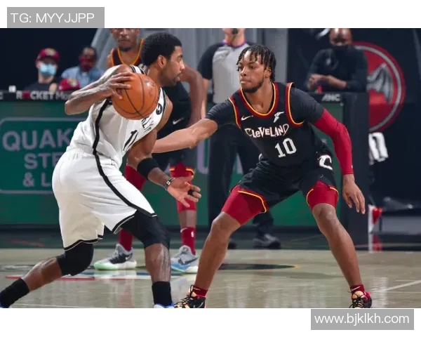 雄鹿队队员训练专注力十足,准备应对紧张赛程 雄鹿队队员训练专注力十足,准备应对紧张赛程