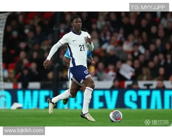 英超球队曼联宣布签约年轻新星，重塑冲击联赛冠军的梦想