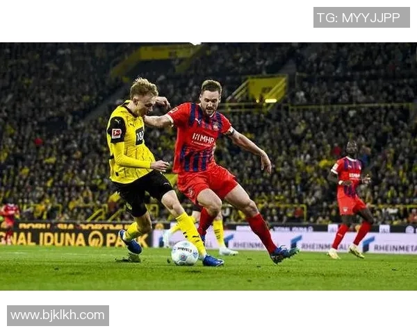 沙尔克04降级危机凸显，再遭惨败难掩困境