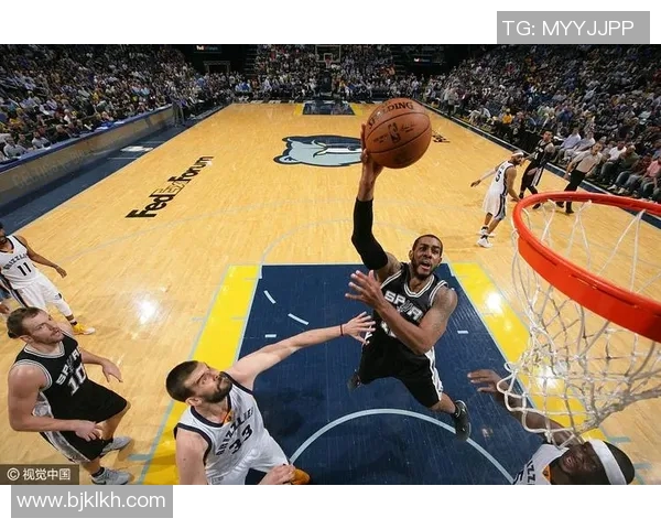 火箭与马刺激战正酣比分直播全程跟踪精彩瞬间不容错过